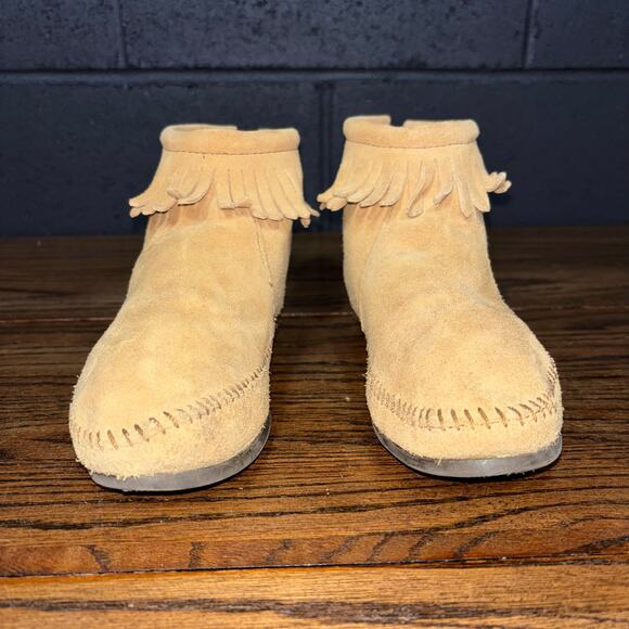 Minnetonka Womens 8 Tan Suede Fringe Moccasin Boots Ankle Booties Zip Soft Sole - Picture 2 of 7